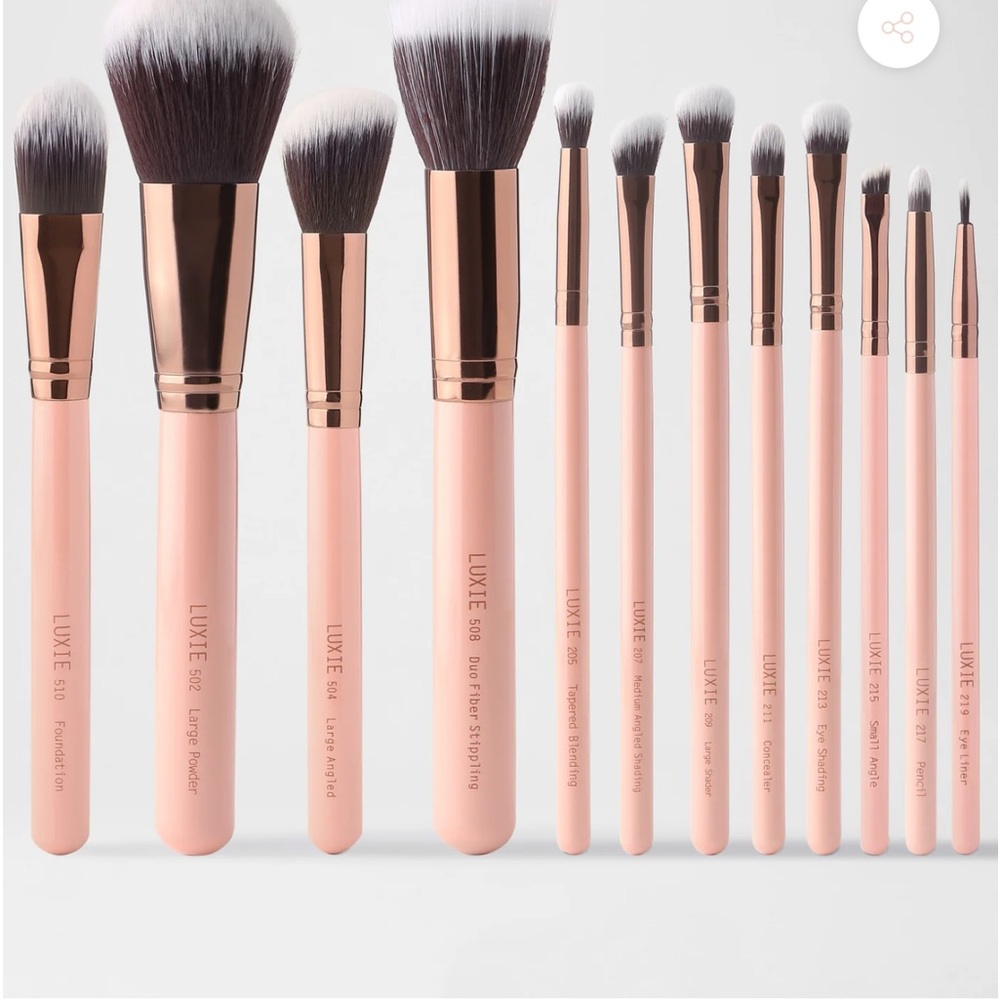 Makeup brush